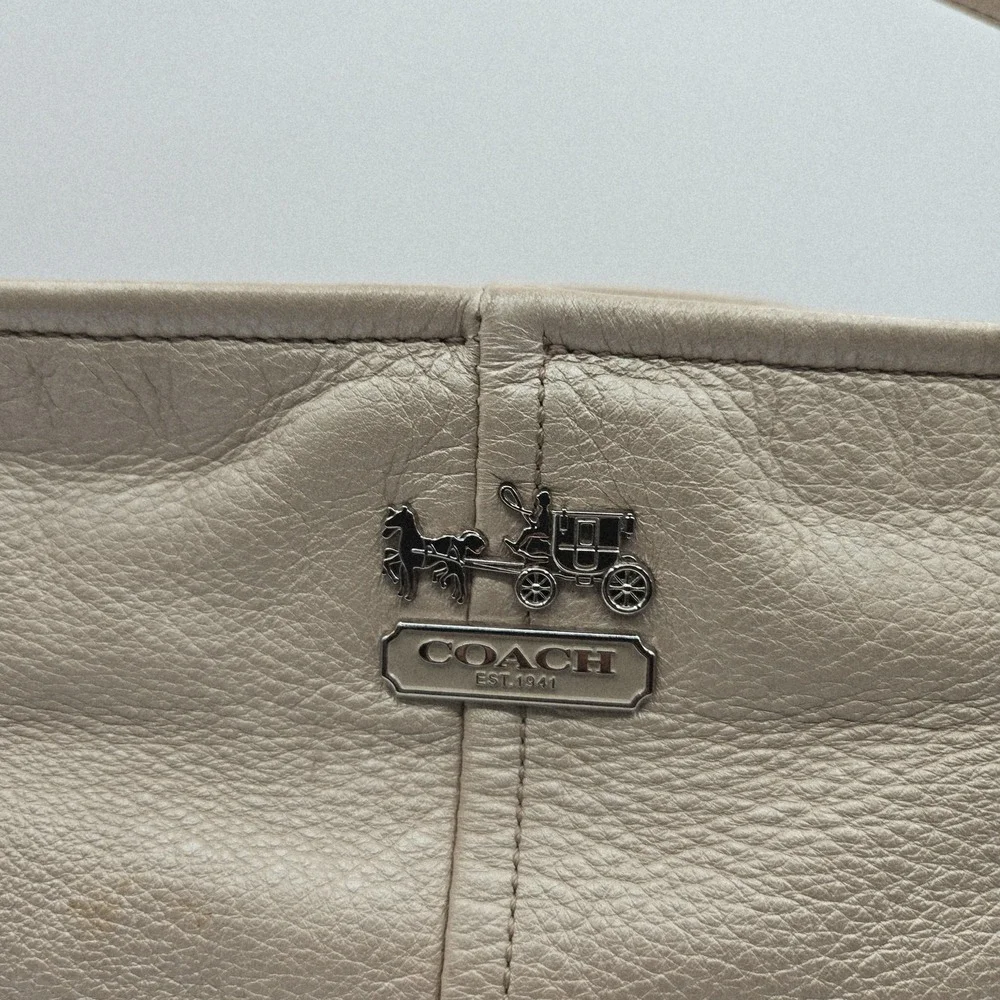 Coach Hobo Bag Womens‎ Large Beige Leather Zip Closure Purple Satin Lined